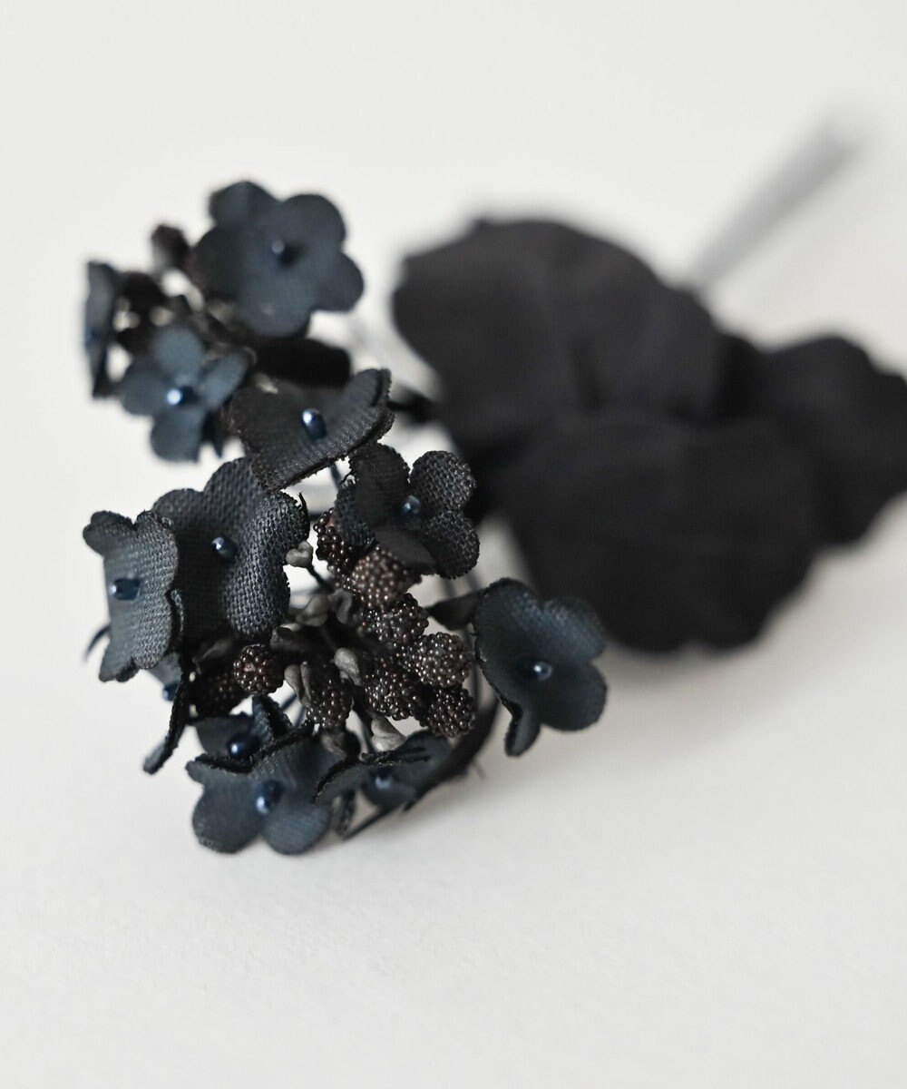 AND WOOL 〈繊細で深みがある色合いの上品小物〉菜の花ブローチ 