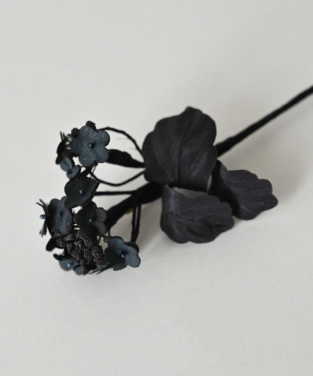 AND WOOL 〈繊細で深みがある色合いの上品小物〉菜の花ブローチ 