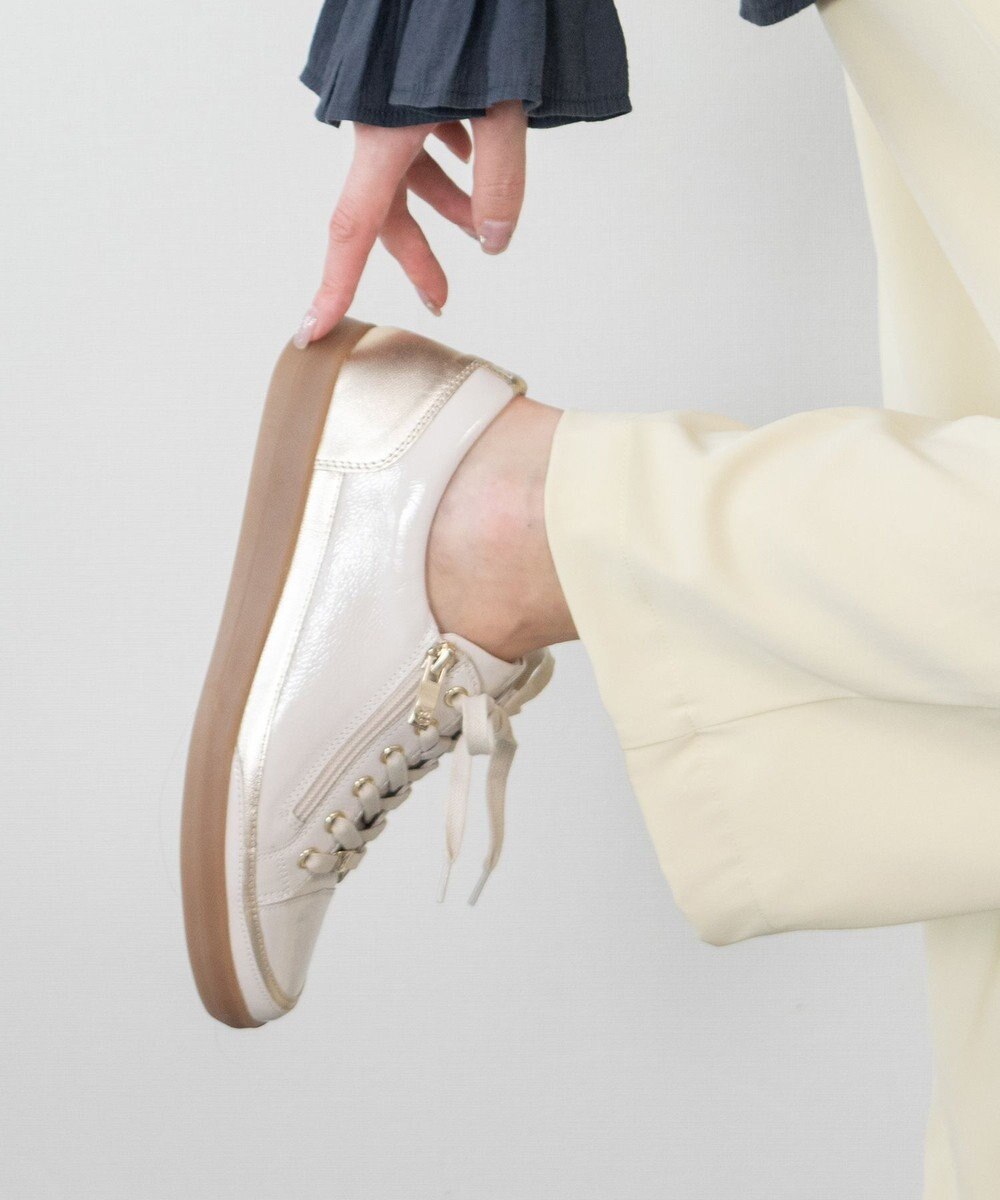 INTER-CHAUSSURES 【CAPRICE】メタルアクセントサイドジップスニーカー 