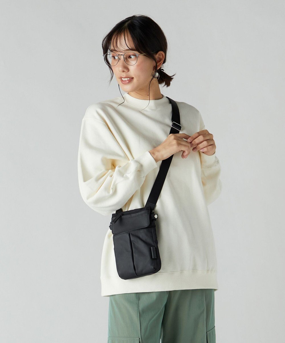 Y'SACCS ナイロン×牛革コンビシリーズ　縦型ポシェット 