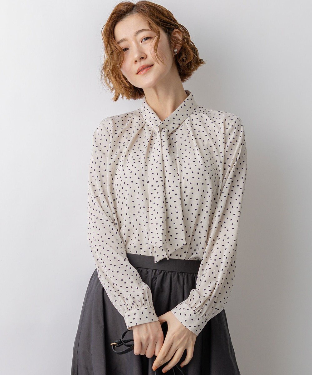 23区 【先行予約】ランダムドットプリント タックブラウス 
