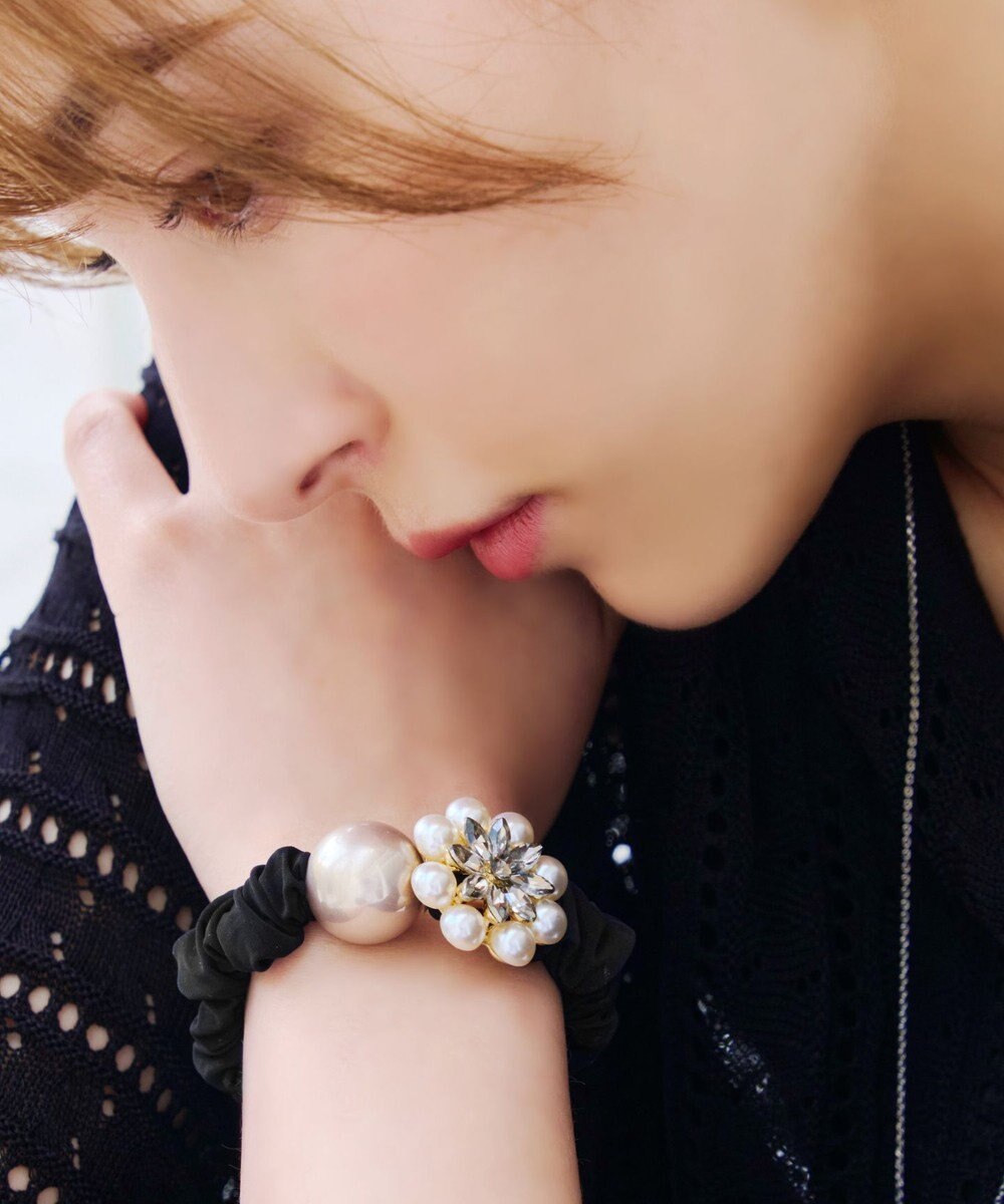 Tiaclasse パールフラワーシュシュ 