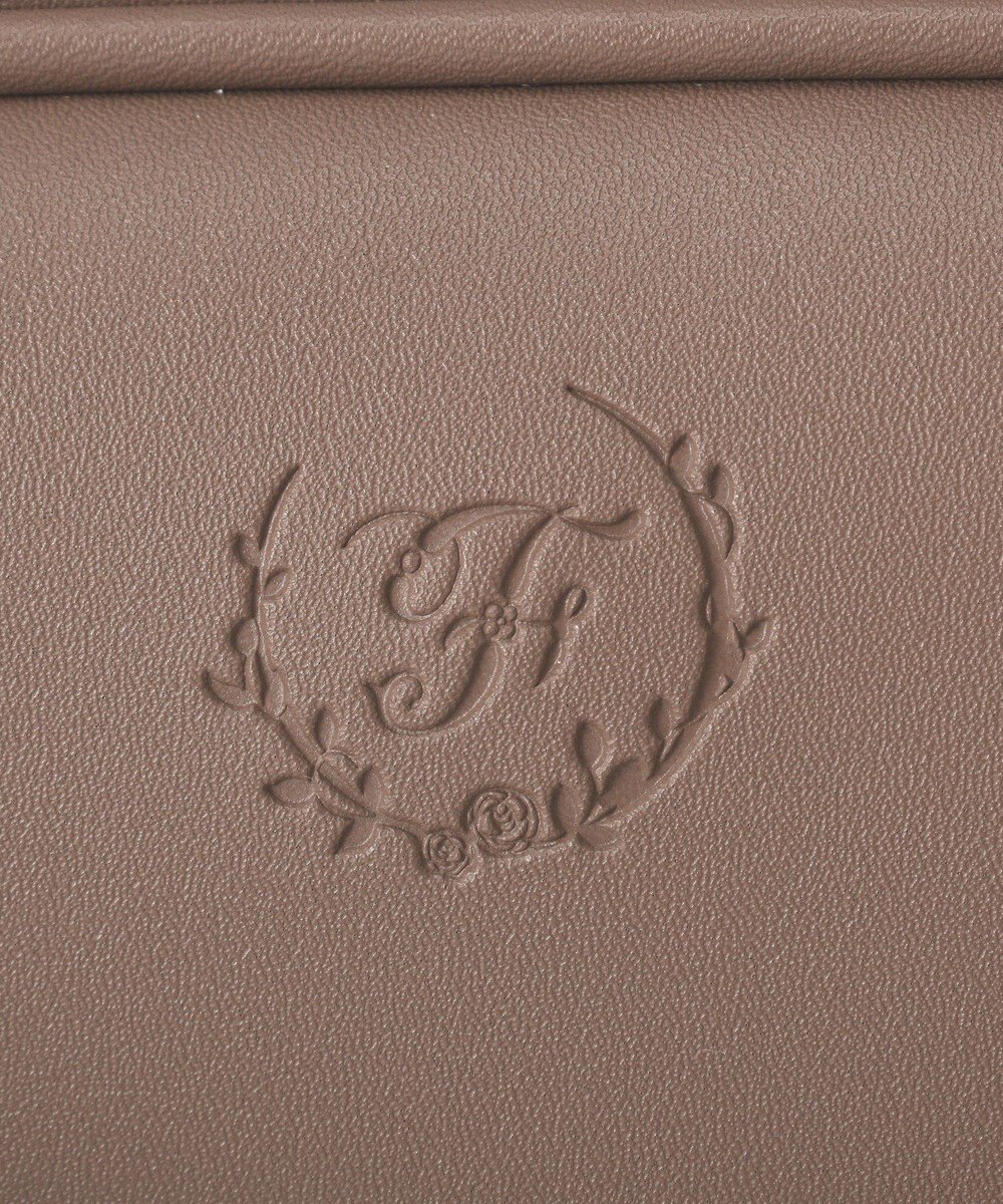 Maison de FLEUR チャーム付きスクエアボストンバッグ 