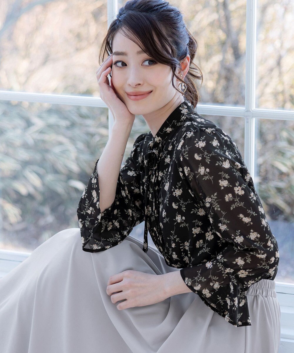 Tiaclasse 【新色追加・洗える】フレアスリーブ花柄リボンブラウス 