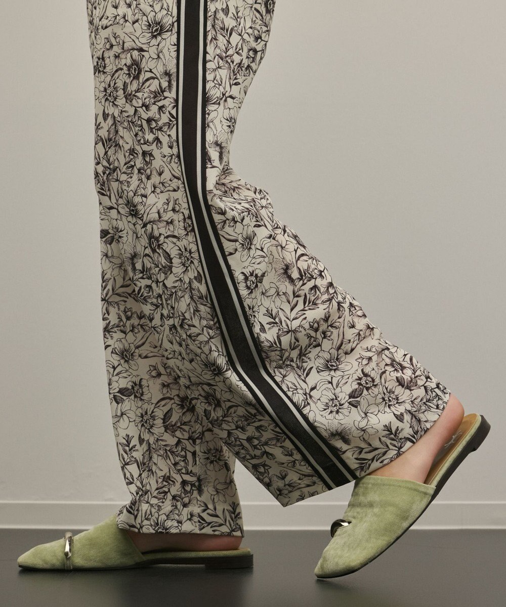 GRACE CONTINENTAL モノトーンフラワープリントパンツ 