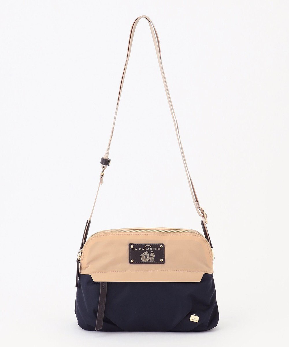 LA BAGAGERIE ウォータープルーフナイロン　スクエアショルダー 