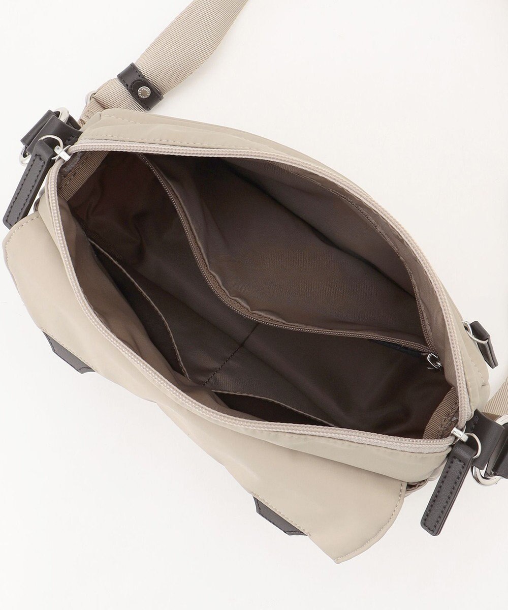 Y'SACCS ダブルタブ　トラベルポシェット 