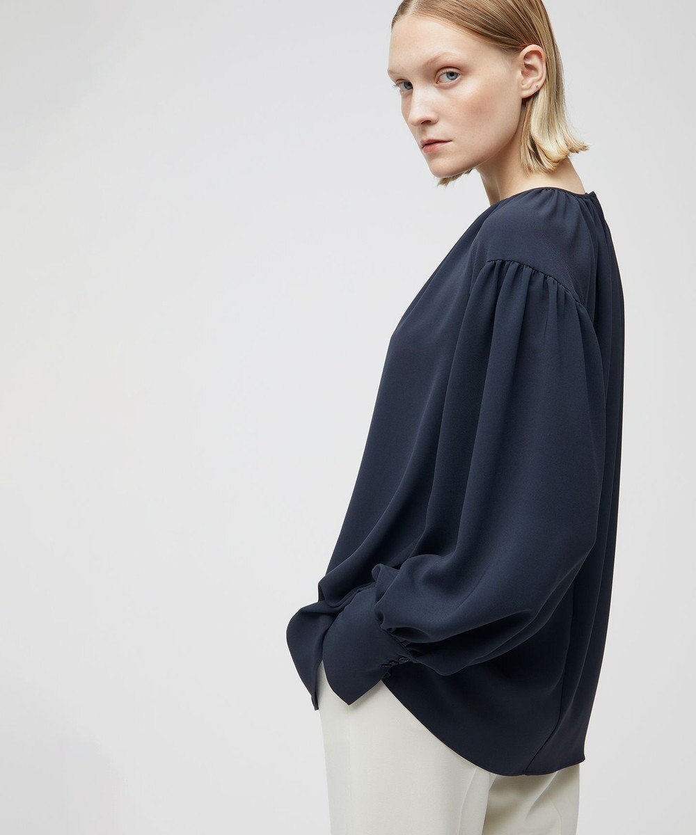 BEIGE， IRIS / ラウンドネックブラウス 