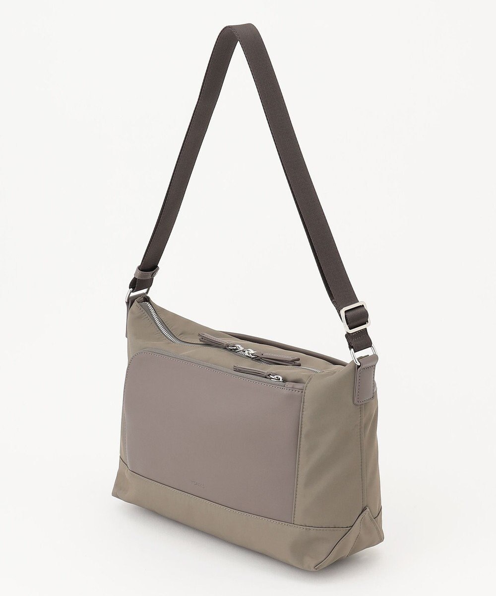 Y'SACCS ナイロン×リサイクルレザー　コンビマルチショルダー 