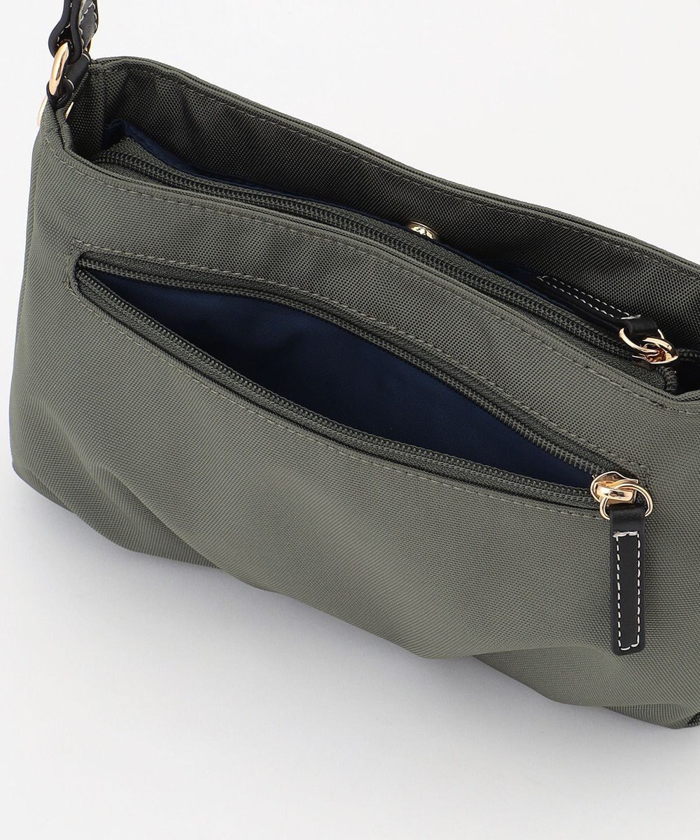 LA BAGAGERIE ポリエステルキャンバス　タックポシェット 