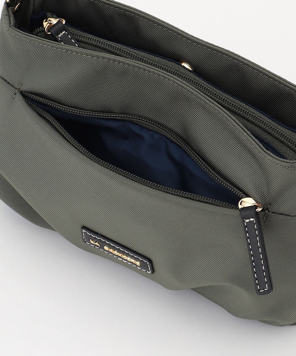 LA BAGAGERIE ポリエステルキャンバス　タックポシェット 