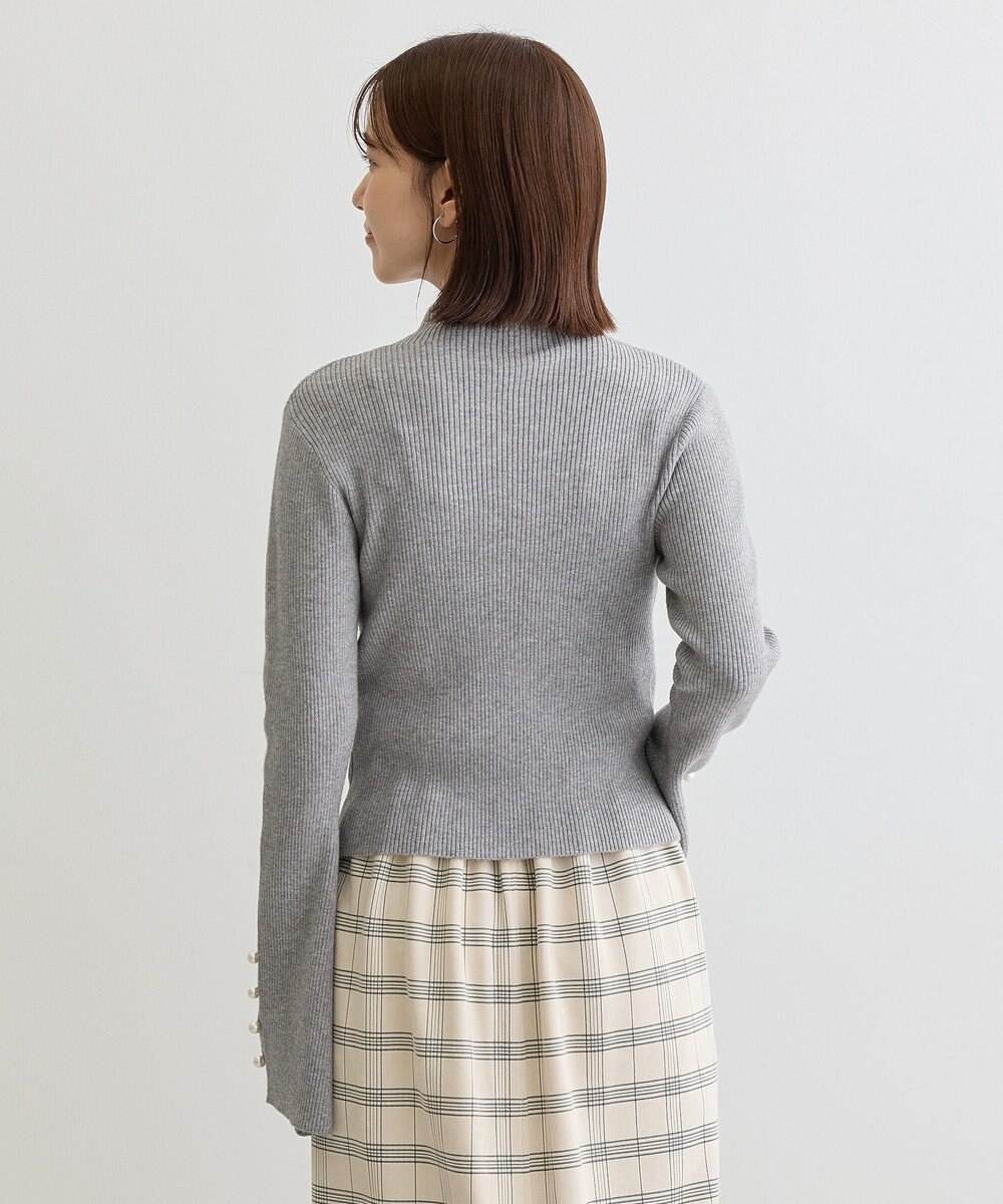 Green Parks ・ｓｗｉｎｇ　ｂｙ　袖パールボタンハイネックニット 