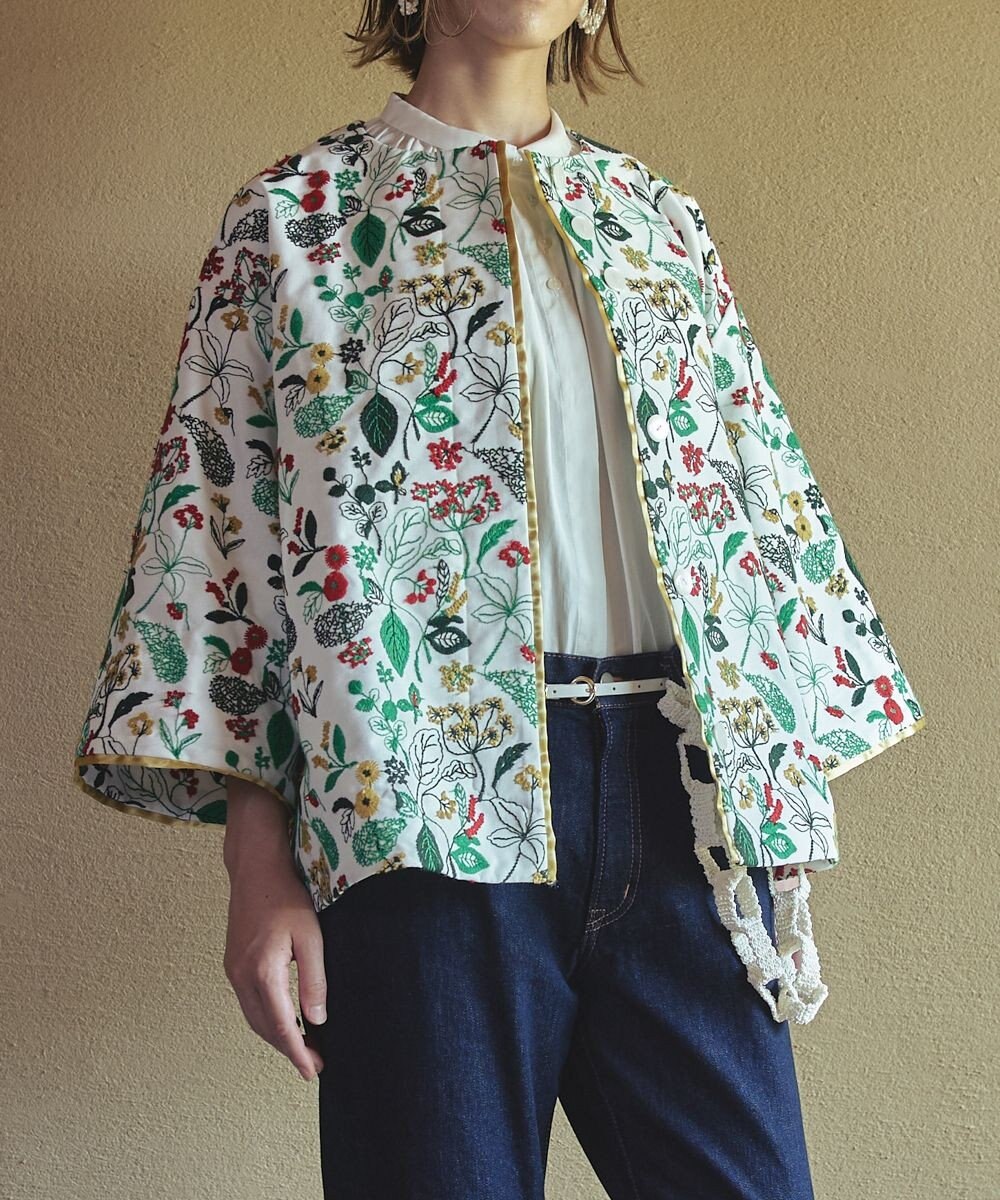 muuc 筆記帳刺繍ショートコート〈国産・muucオリジナル総柄刺繍〉〈上質な綿混ダンガリー〉〈中に着込めるゆとり袖・Aライン〉〈3シーズン春秋冬〉 