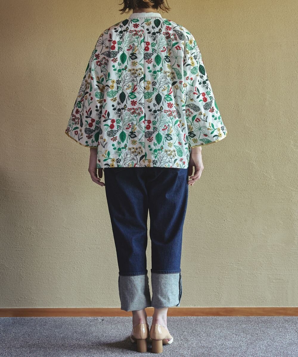 muuc 筆記帳刺繍ショートコート〈国産・muucオリジナル総柄刺繍〉〈上質な綿混ダンガリー〉〈中に着込めるゆとり袖・Aライン〉〈3シーズン春秋冬〉 