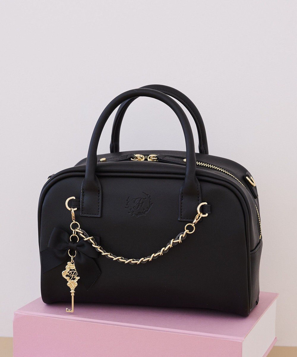 Maison de FLEUR チャーム付きスクエアボストンバッグ 