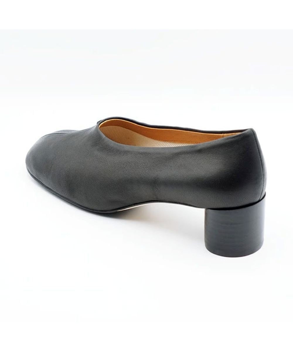 APOM オブリークトゥローヒールパンプス40 