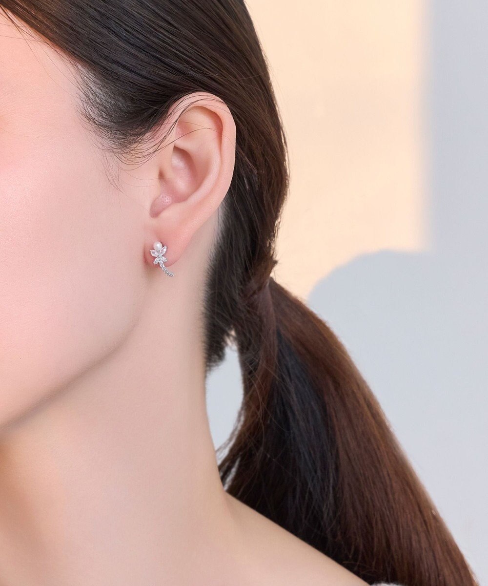 Phoebe ロマンティックビジューバタフライフープピアス　シルバー 