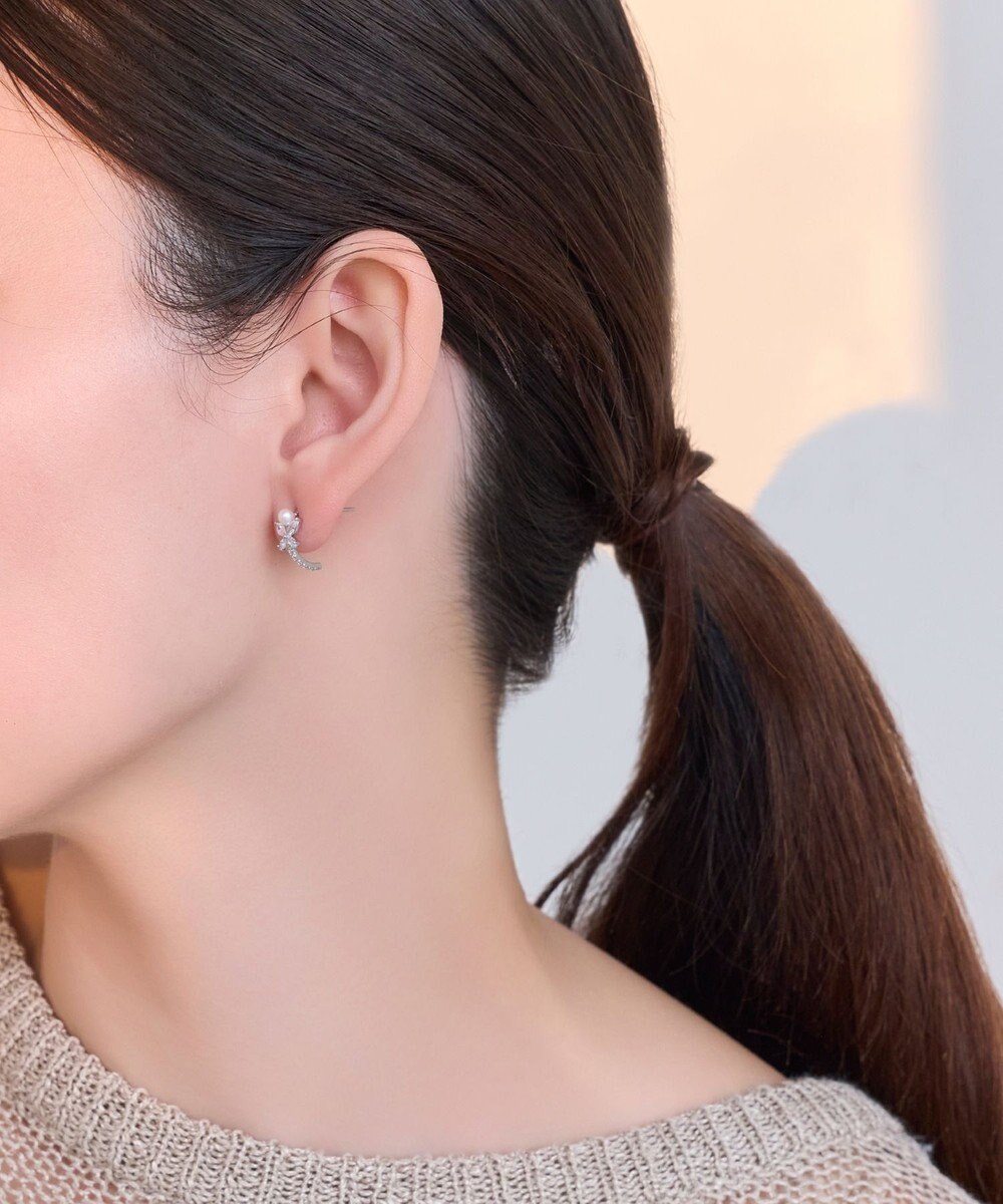 Phoebe ロマンティックビジューバタフライフープピアス　シルバー 