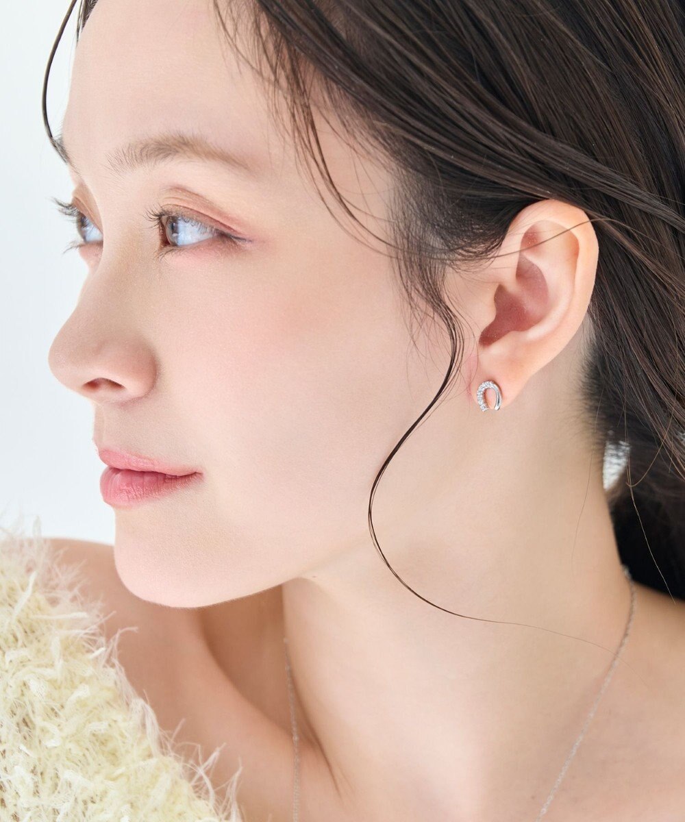 Phoebe 〈金属アレルギー対応〉グロッシーミニホースシューピアス　シルバー　ステンレス/馬蹄/蹄鉄/ラッキーモチーフ/ギフト/プレゼント 