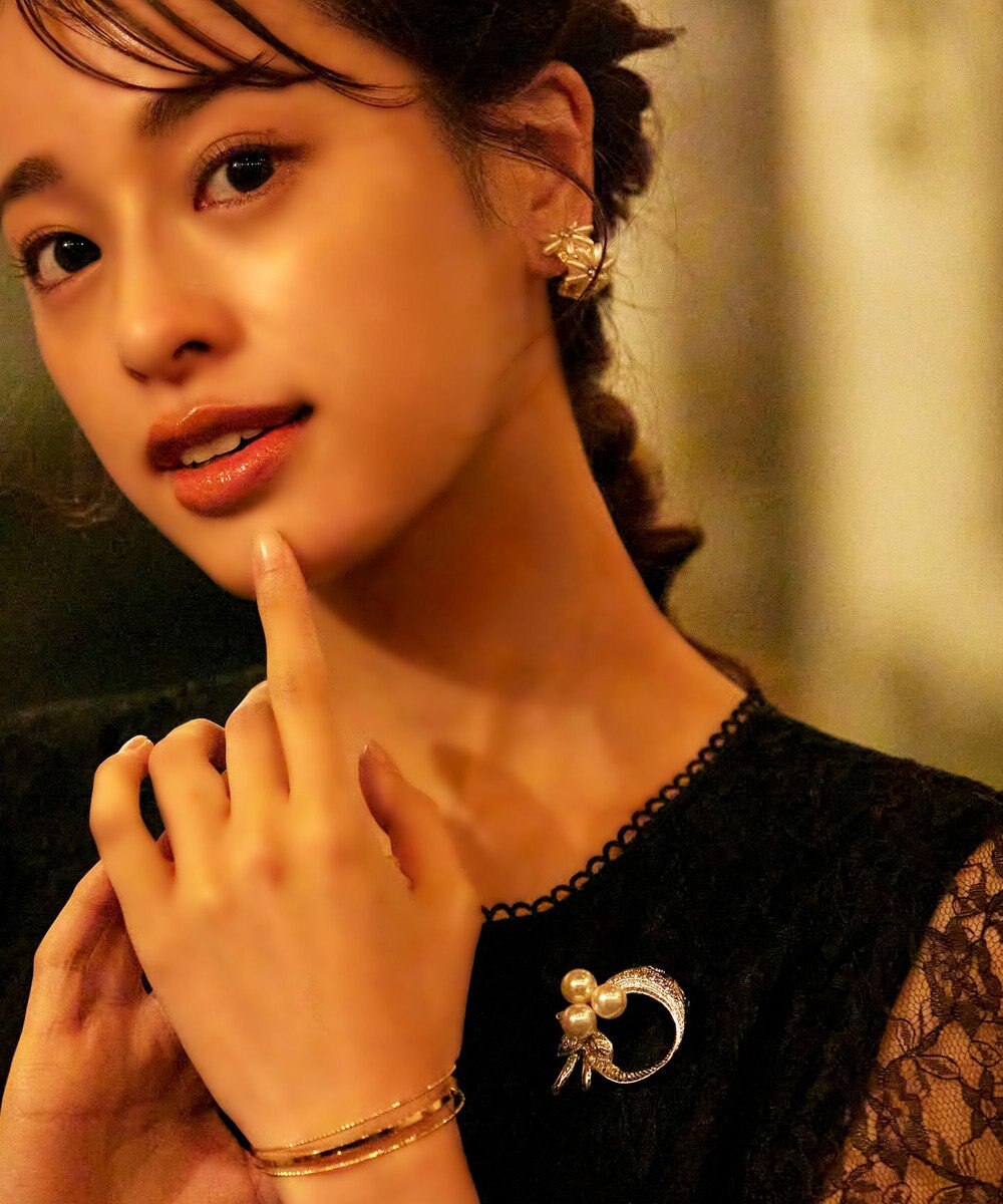 Tiaclasse パール＋リボンブローチ 