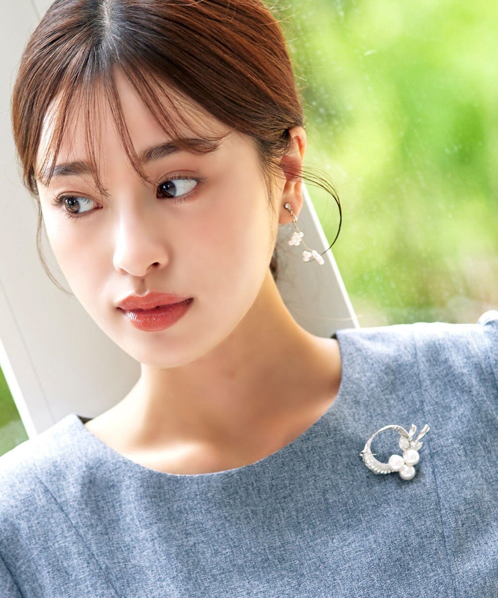 Tiaclasse パール＋リボンブローチ 