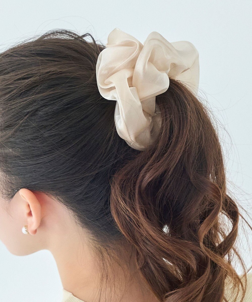 Phoebe ボリューミーシアーシュシュ　ベージュ/パール/大ぶり 