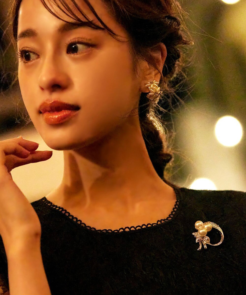 Tiaclasse パール＋リボンブローチ 