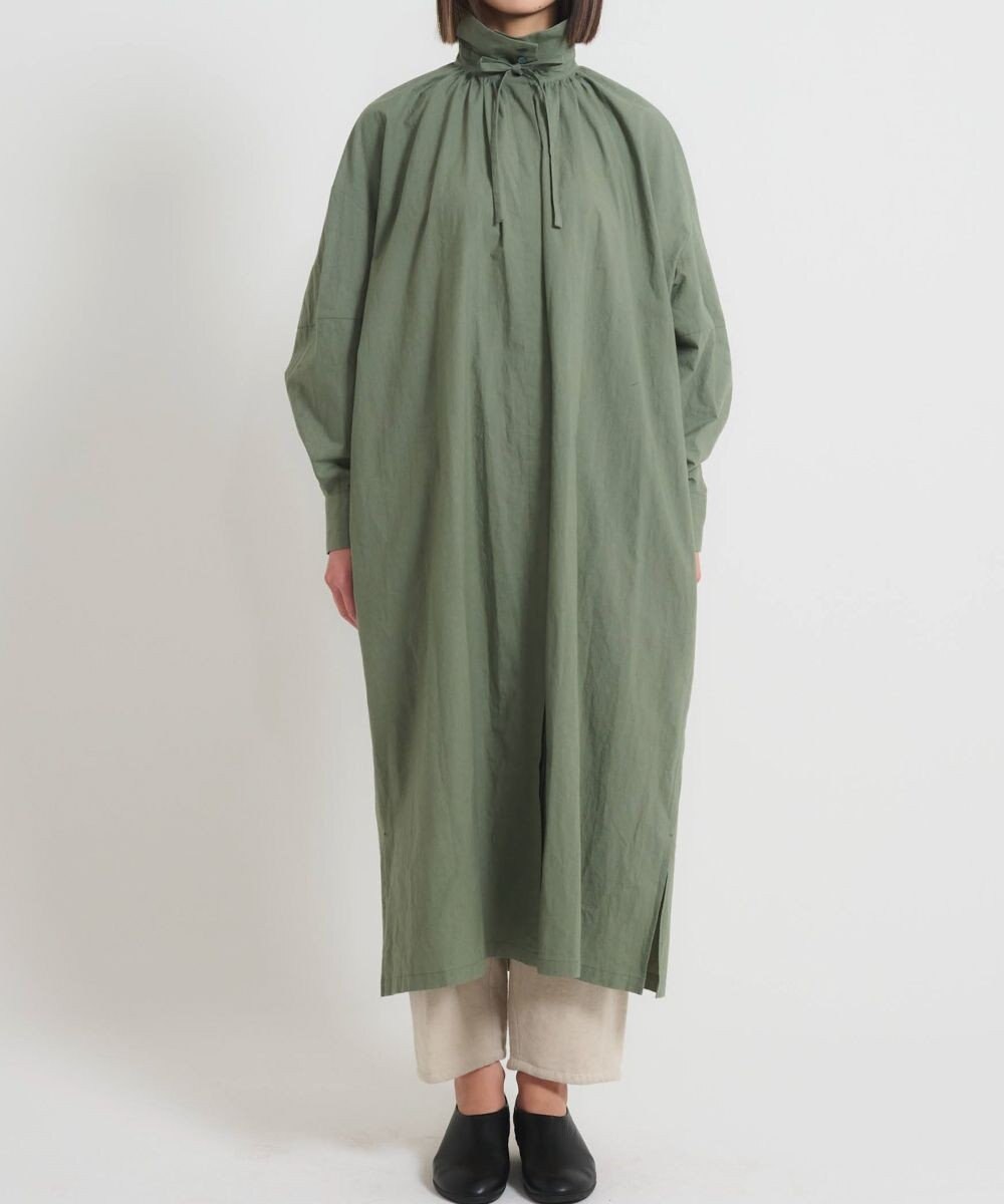muuc 〈多彩な着方が叶う〉〈衿立て＆衿折り〉〈遠州織物の工場で織られた上質なコットン生地〉リボン紐付き多様衿 シャツワンピース 