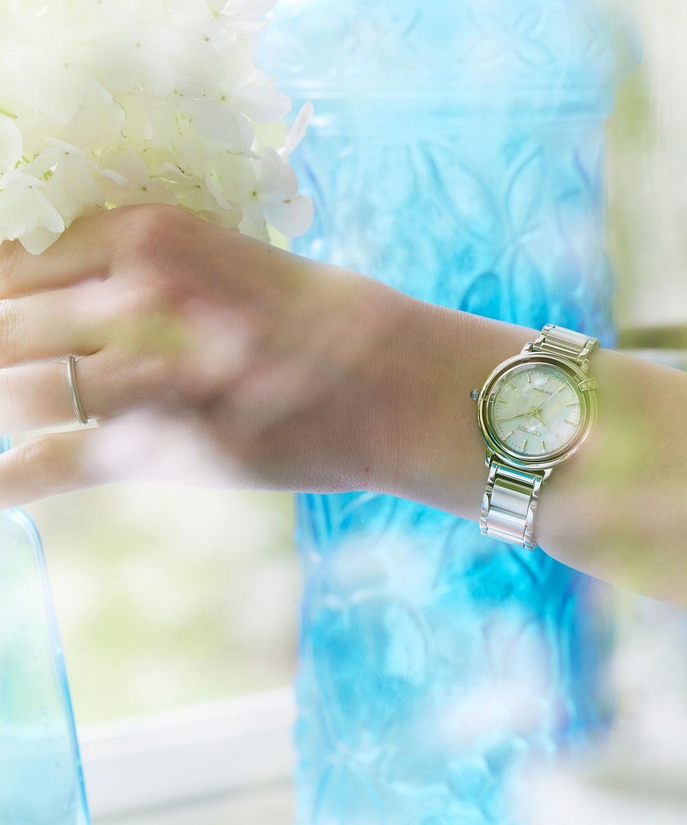 CITIZEN 【光発電 腕時計】マニッシュな端正さの中にフェミニンな要素を取り入れた2WAYモデル 