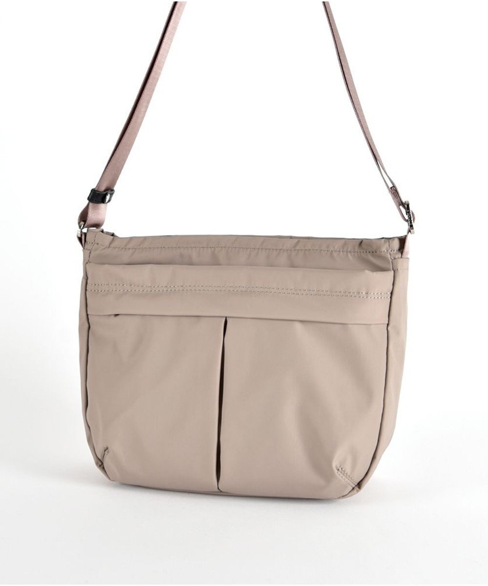 Y'SACCS ナイロンタフタショルダーバッグ　ミディアム 