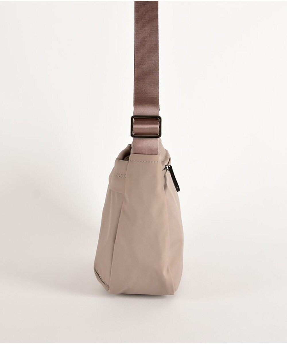 Y'SACCS ナイロンタフタショルダーバッグ　ミディアム 