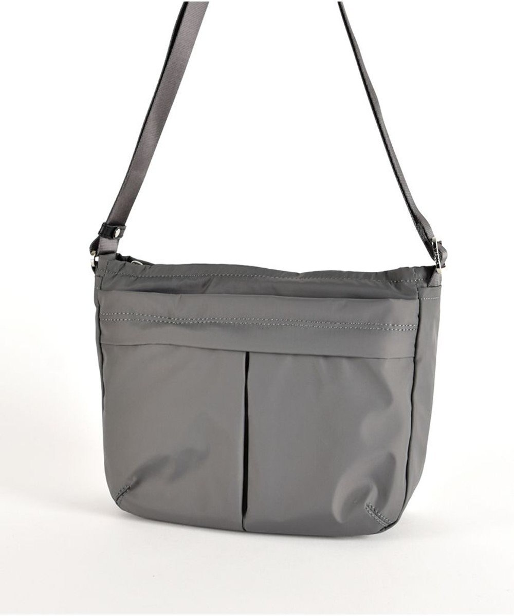 Y'SACCS ナイロンタフタショルダーバッグ　ミディアム 