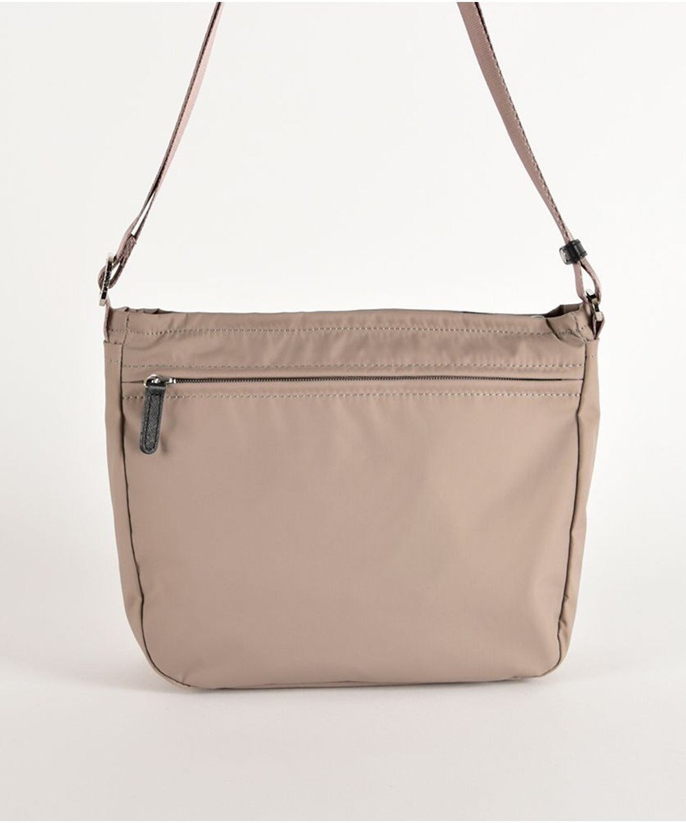 Y'SACCS ナイロンタフタショルダーバッグ　ミディアム 