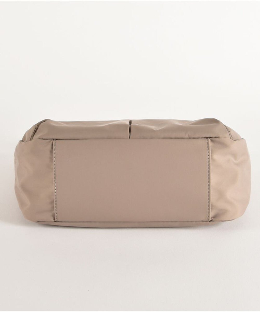 Y'SACCS ナイロンタフタショルダーバッグ　ミディアム 