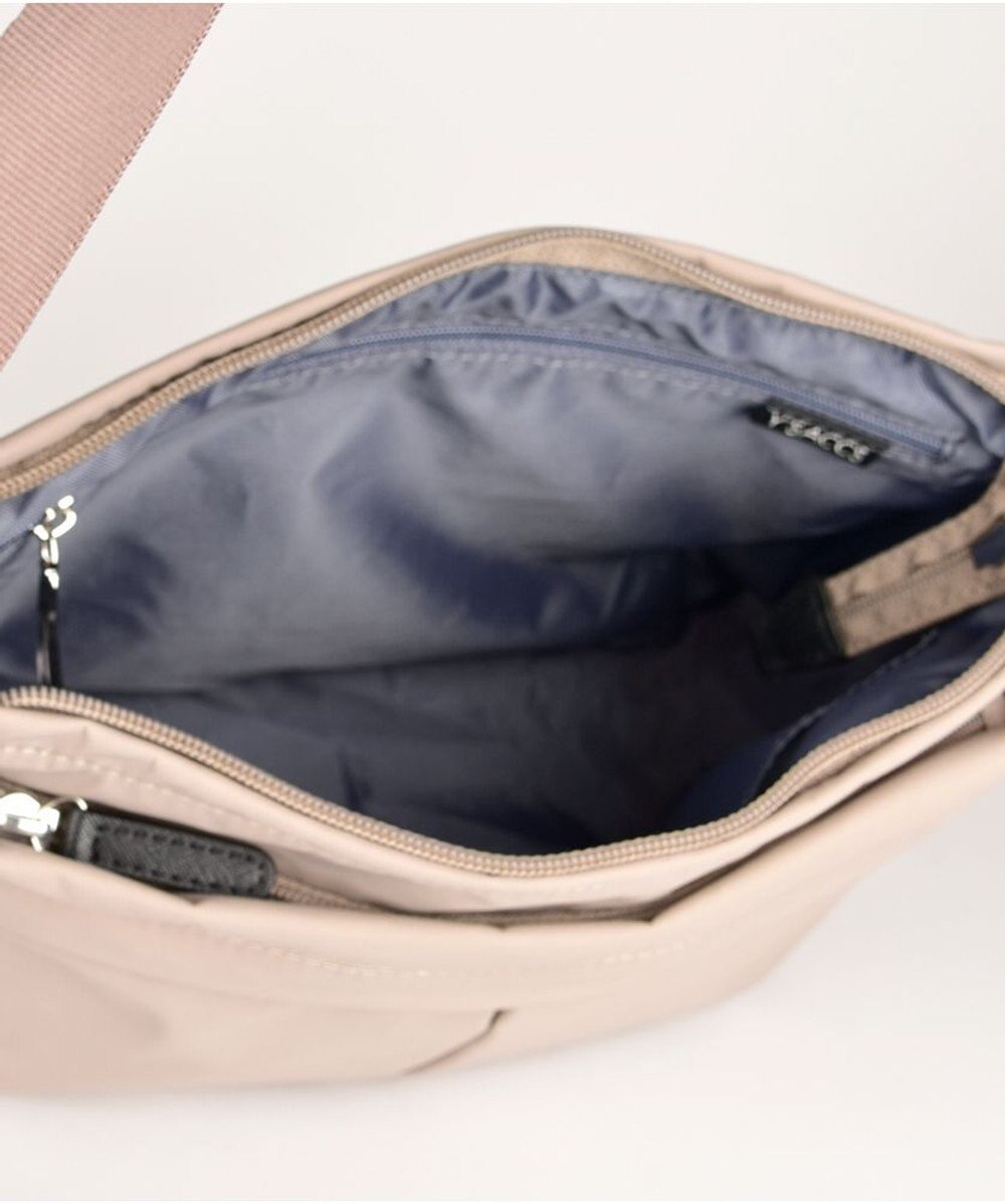 Y'SACCS ナイロンタフタショルダーバッグ　ミディアム 