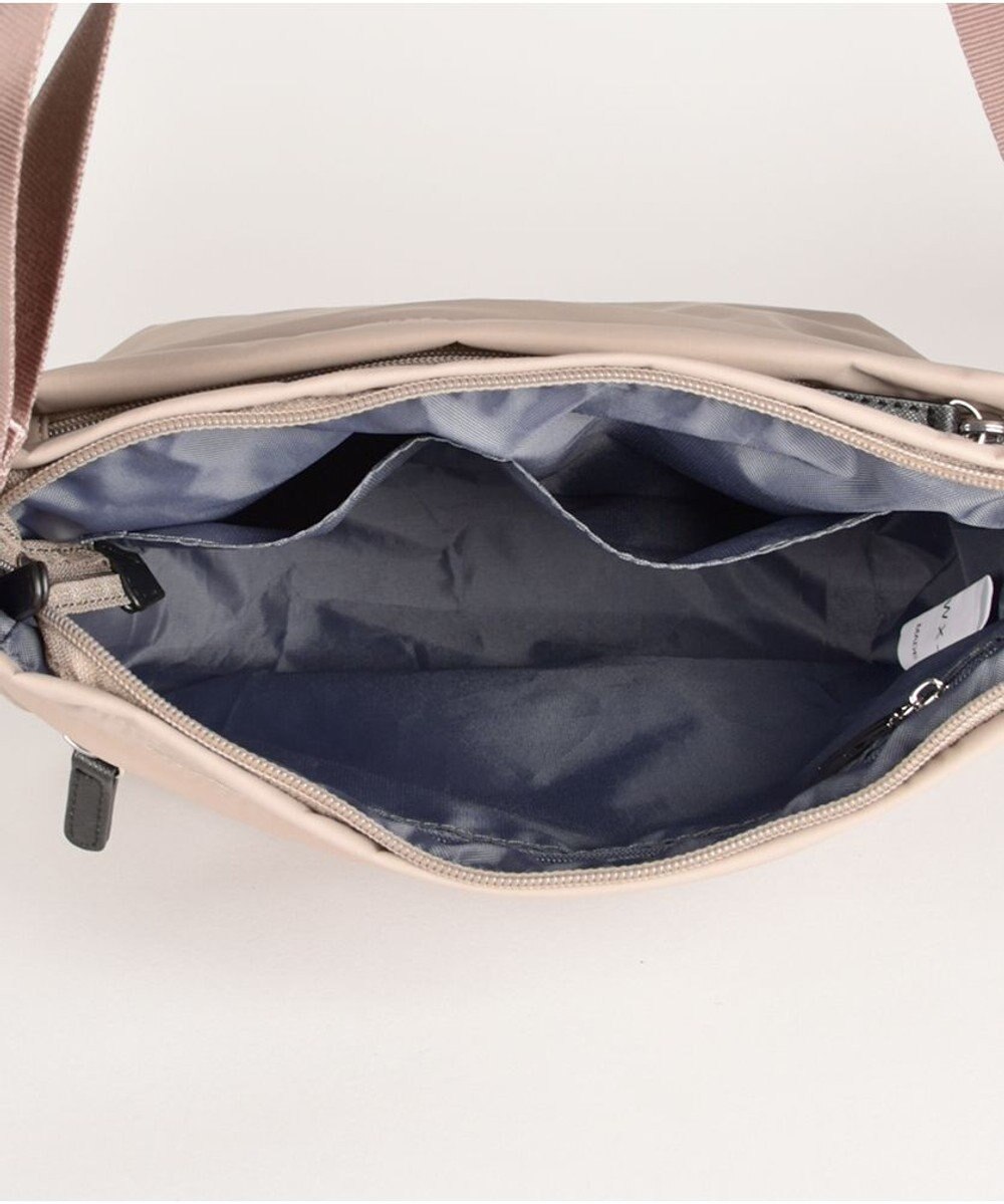 Y'SACCS ナイロンタフタショルダーバッグ　ミディアム 