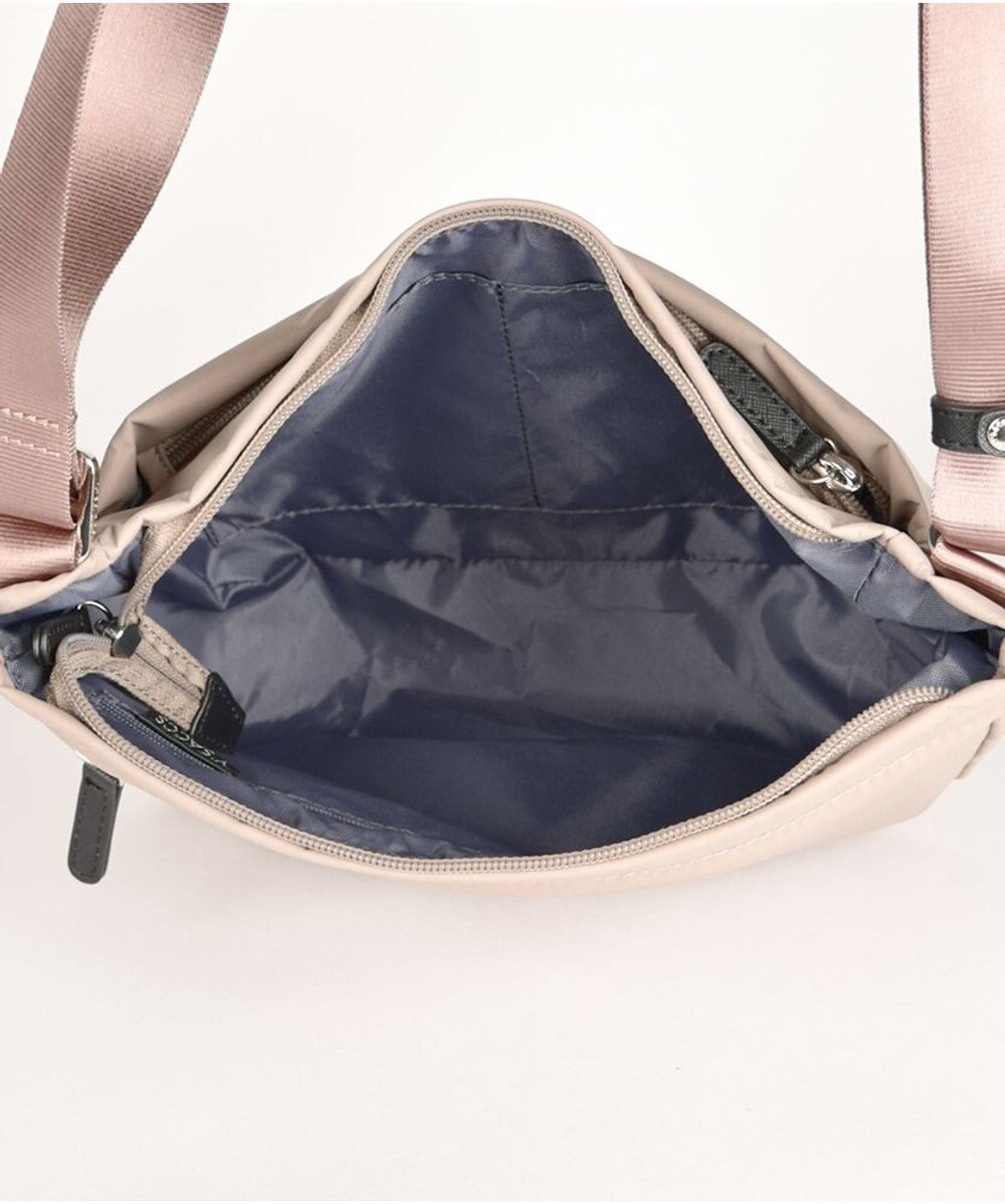 Y'SACCS ナイロンタフタショルダーバッグ　ミディアム 