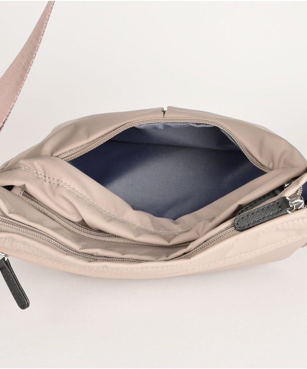 Y'SACCS ナイロンタフタショルダーバッグ　ミディアム 