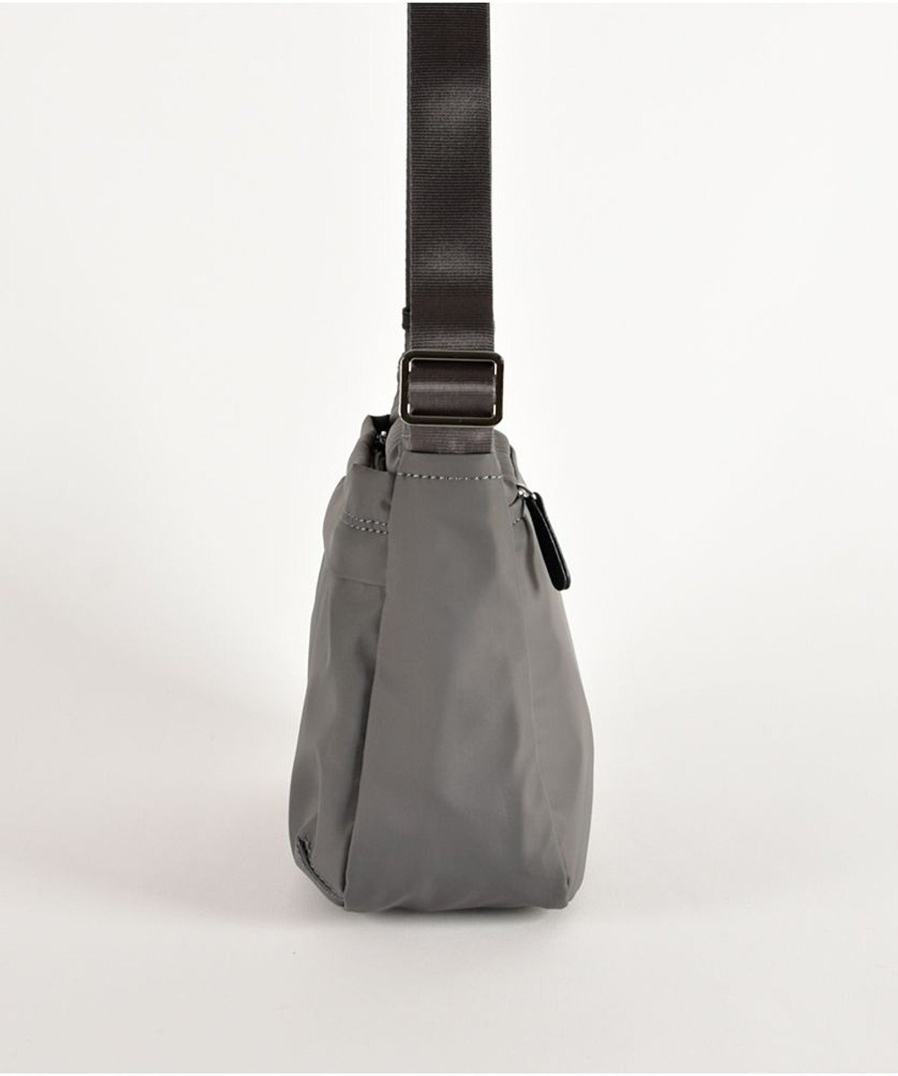 Y'SACCS ナイロンタフタショルダーバッグ　ミディアム 