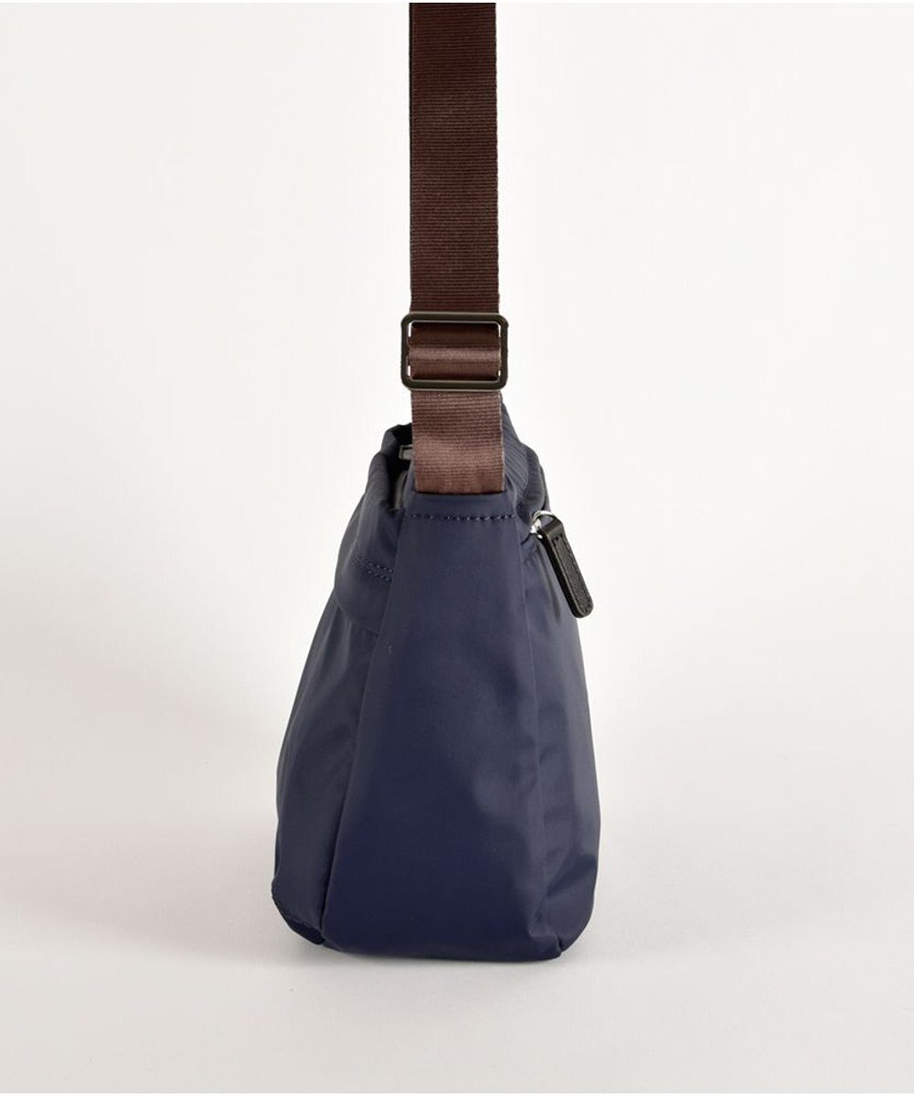 Y'SACCS ナイロンタフタショルダーバッグ　ミディアム 