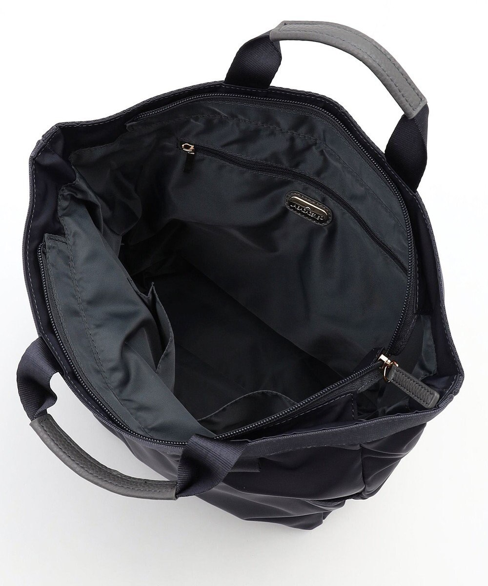 LA BAGAGERIE チャーム付き　ナイロンリュック 