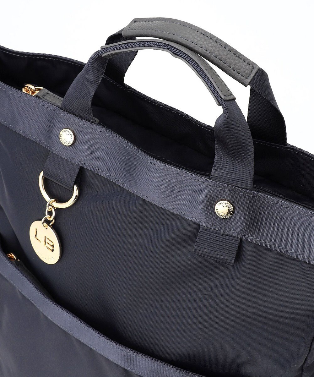 LA BAGAGERIE チャーム付き　ナイロンリュック 