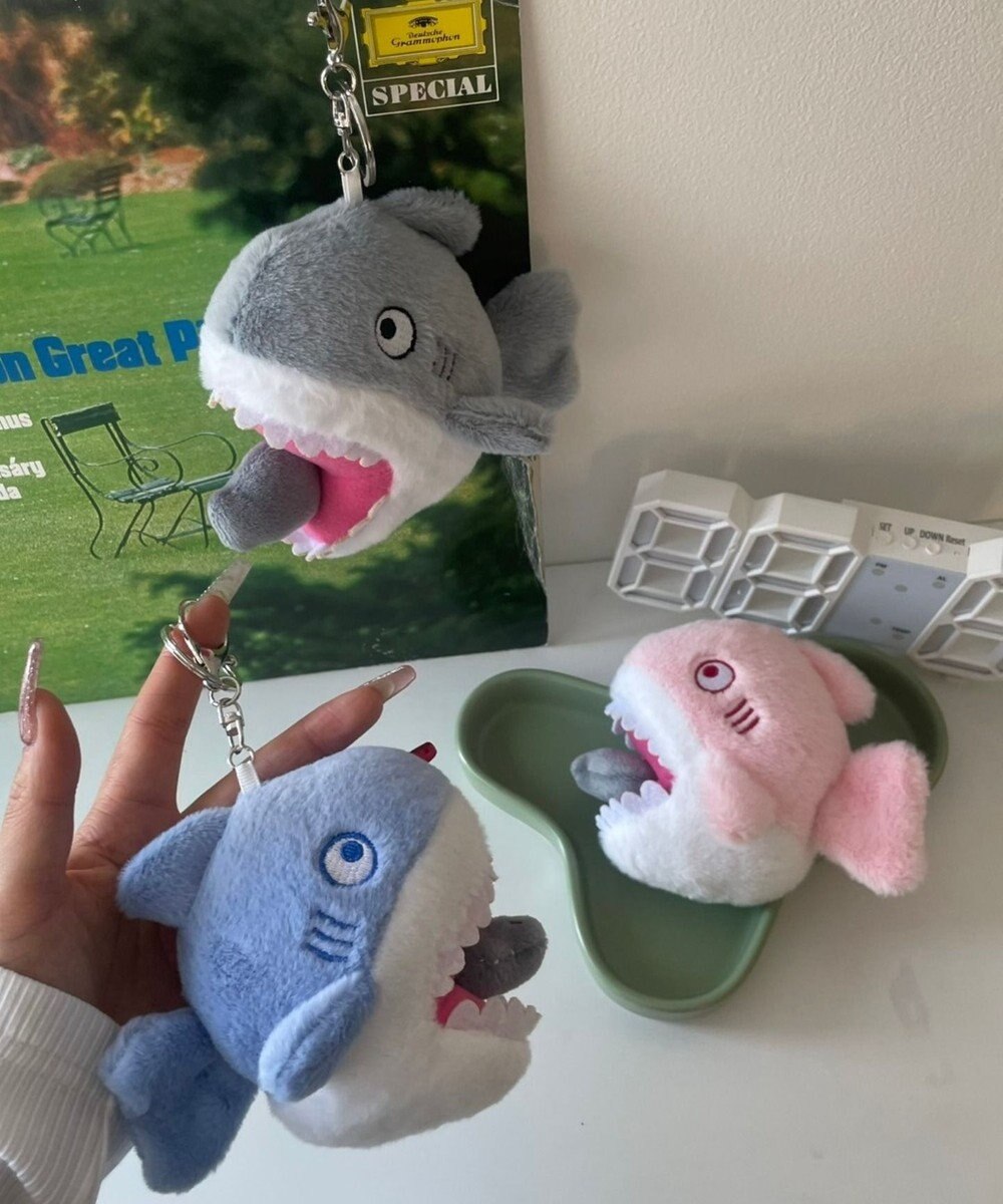 WEGO ふりふりシャークぬいぐるみキーホルダー 