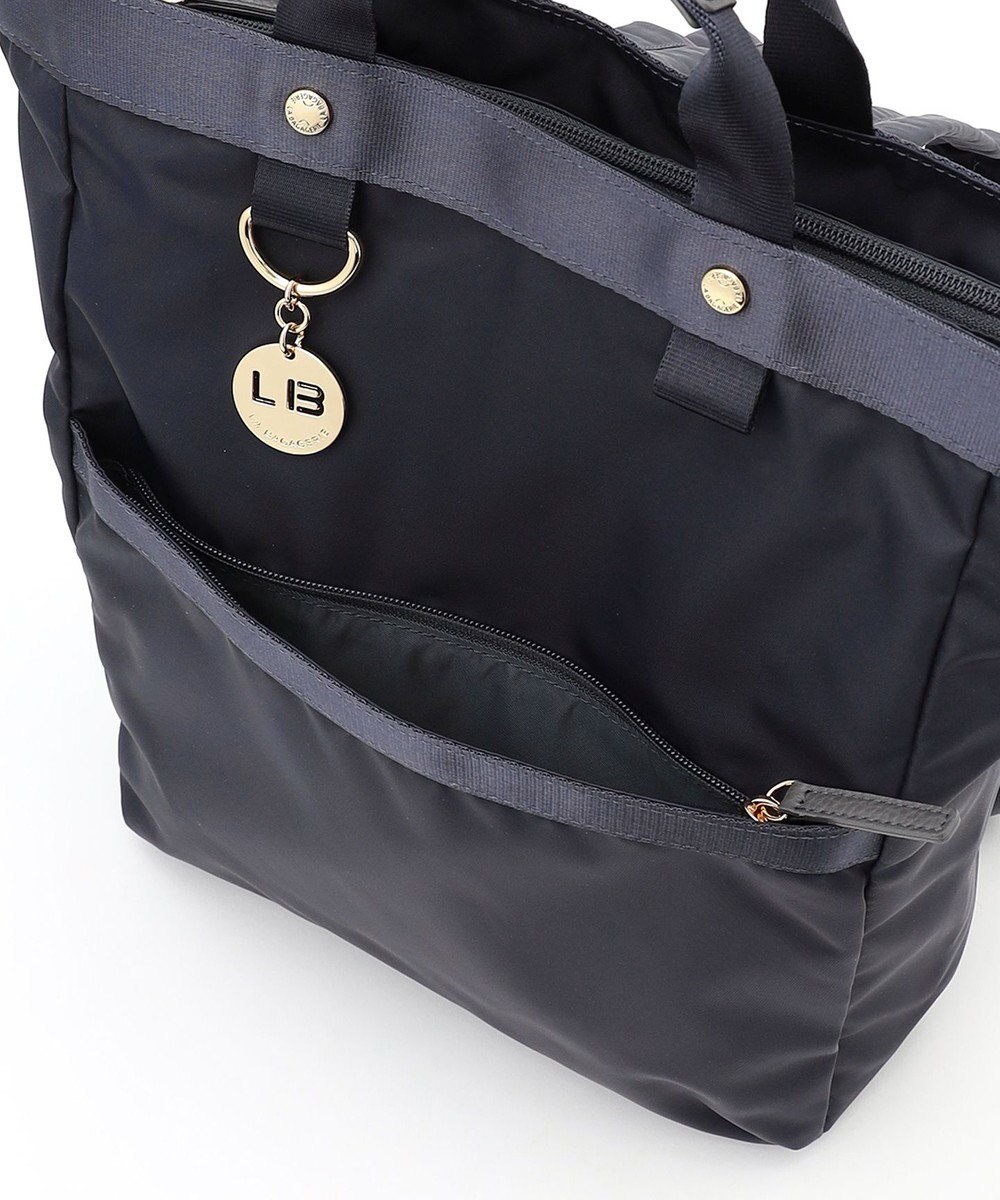 LA BAGAGERIE チャーム付き　ナイロンリュック 