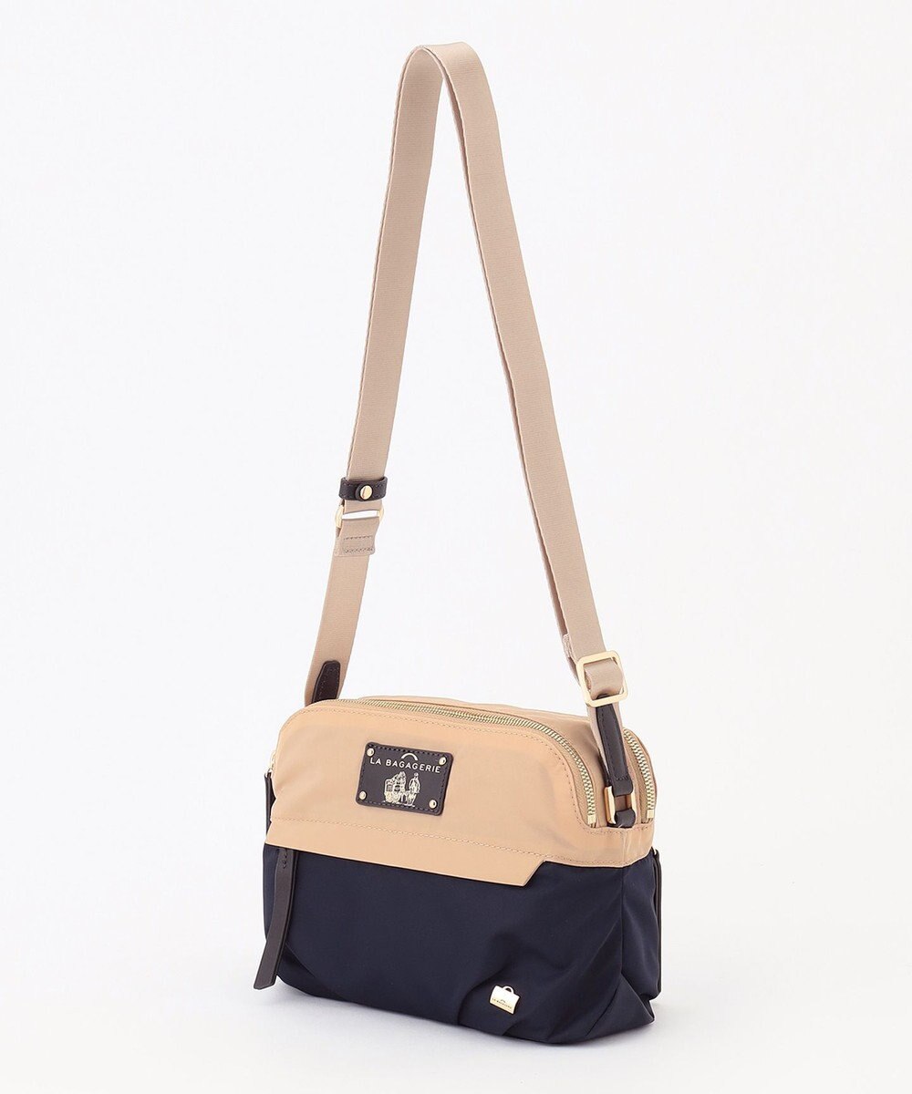 LA BAGAGERIE ウォータープルーフナイロン　スクエアショルダー 