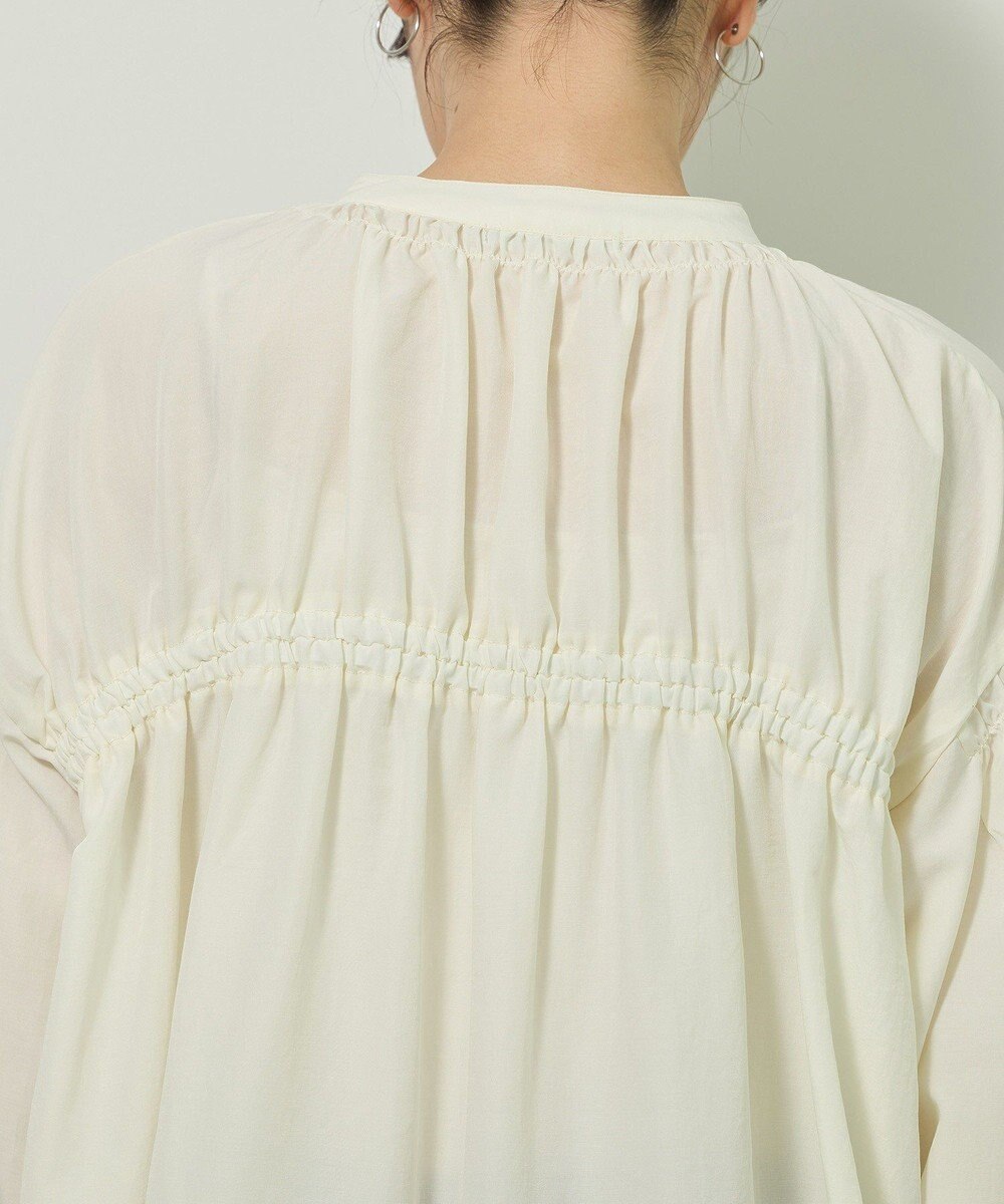 Green Parks ｅａｓｅ　ｂｌｕｅ．バックシャーリングブラウス 