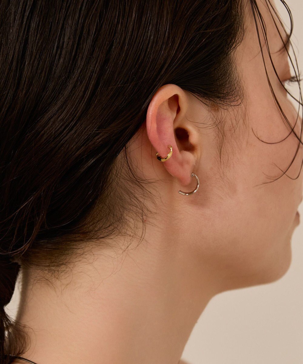 Phoebe 〈金属アレルギー対応〉リップルフープセラミックポストピアス　シルバー/ニッケルフリー 
