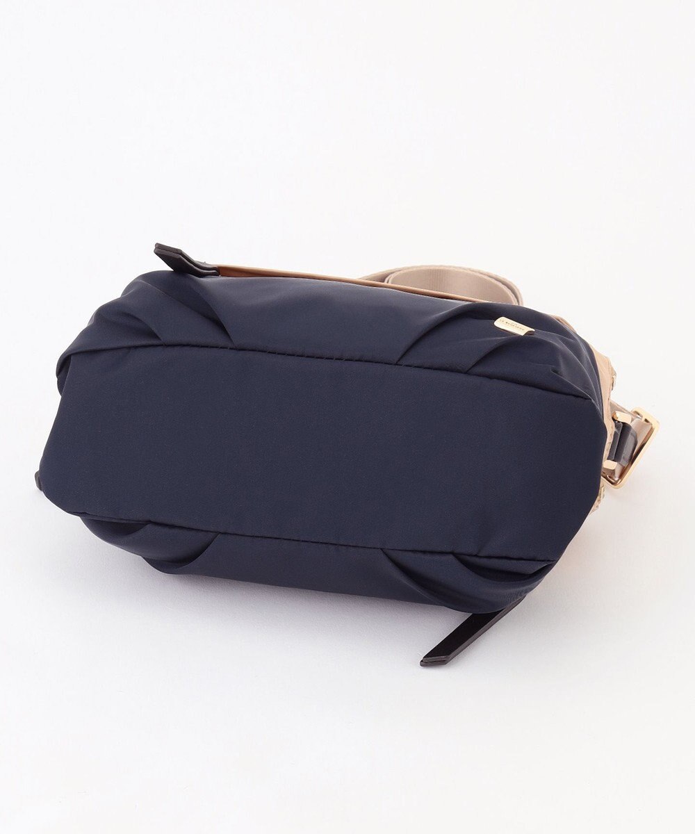 LA BAGAGERIE ウォータープルーフナイロン　スクエアショルダー 