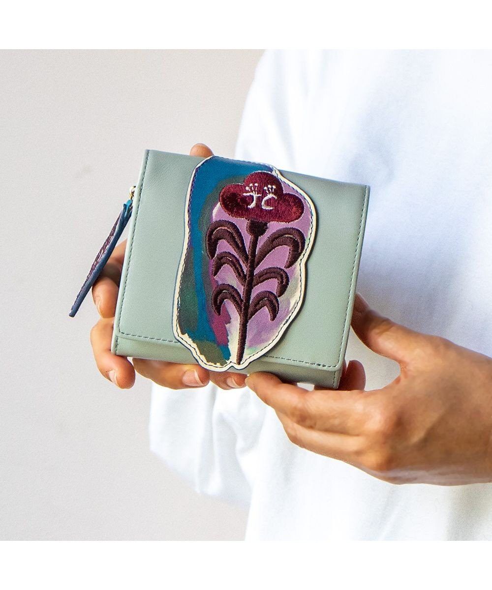 tsumori chisato CARRY 花ししゅう 2つ折り財布 