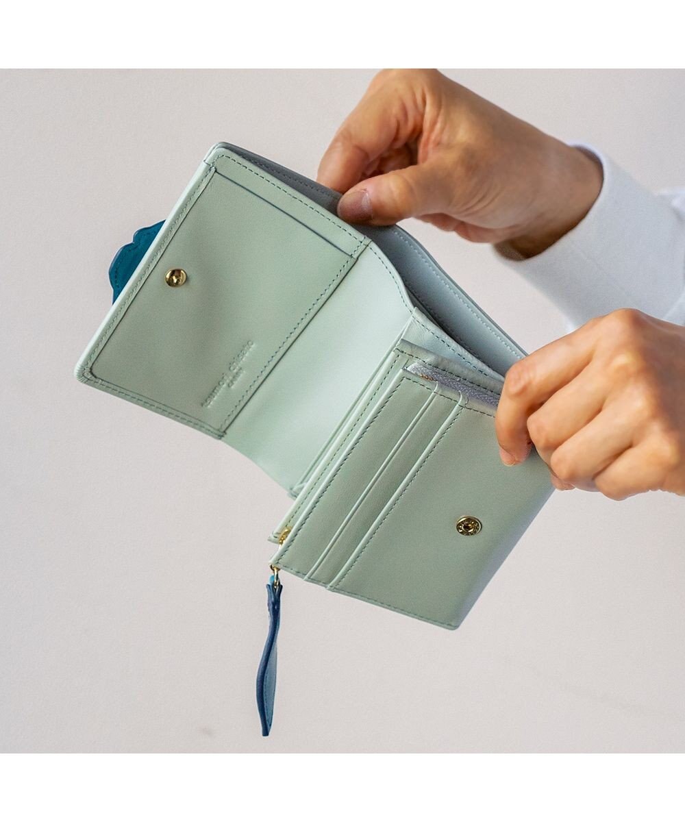 tsumori chisato CARRY 花ししゅう 2つ折り財布 